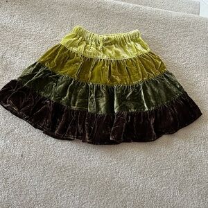 H&M little girls shades of green crushed velvet tiered twirl skirt  4-5 years